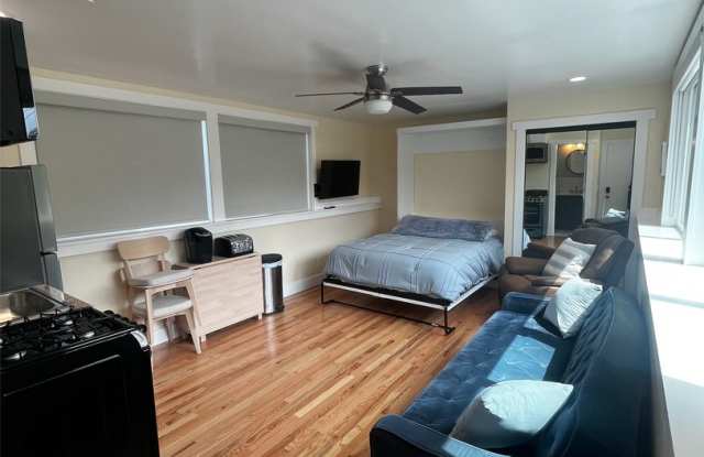Fully Furnished Studio Available - Few Blocks From The Beach Gallery 4