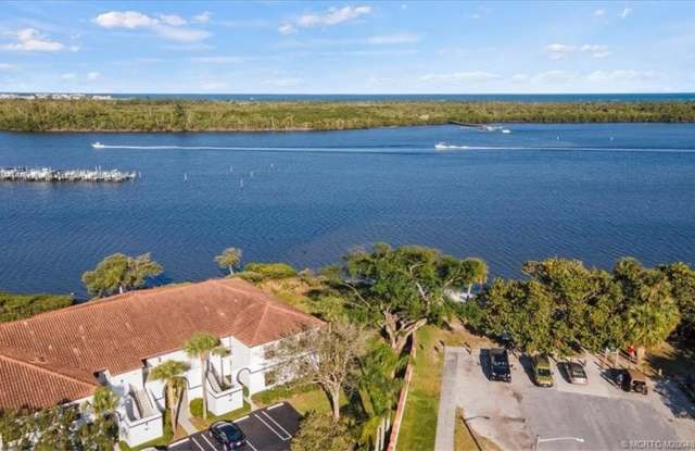 6082 SE Landing Way Gallery 2