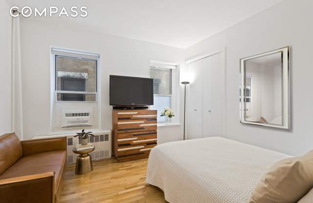 26 Gramercy Park South Gallery 3
