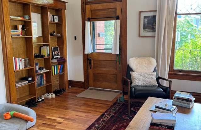 Sunny Whittier Neighborhood 1Bd+ in Victorian Triplex Near Pearl Street Gallery 4