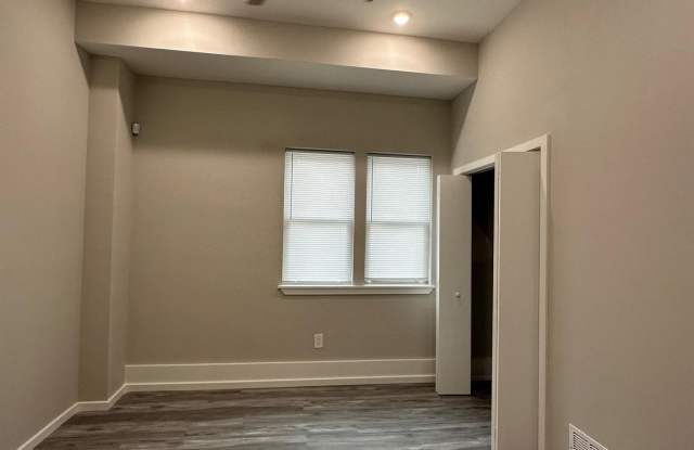 1225 W DAUPHIN Street Gallery 3
