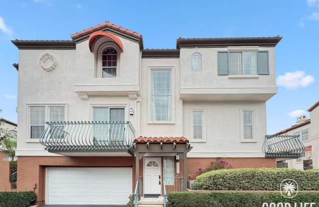 Bright 2Bd/2.5Ba End Unit w/Water/Sewer/Trash Included In Prestigious Tustin Community! photos photos