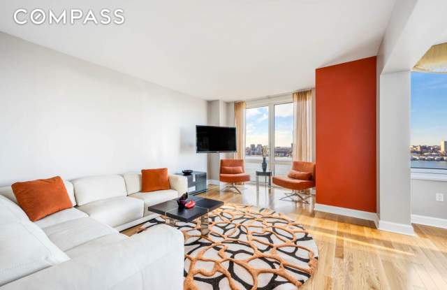 80 Riverside Boulevard photos photos