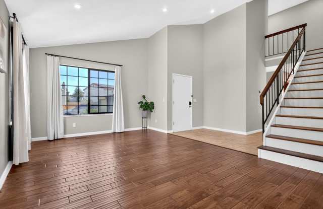 Gorgeous 4-Bedroom Hercules Home w/ Bay View Gallery 3