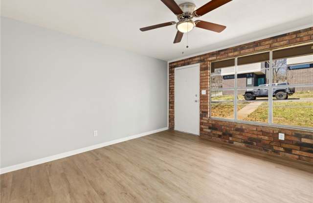 725 W Stone Street Gallery 3