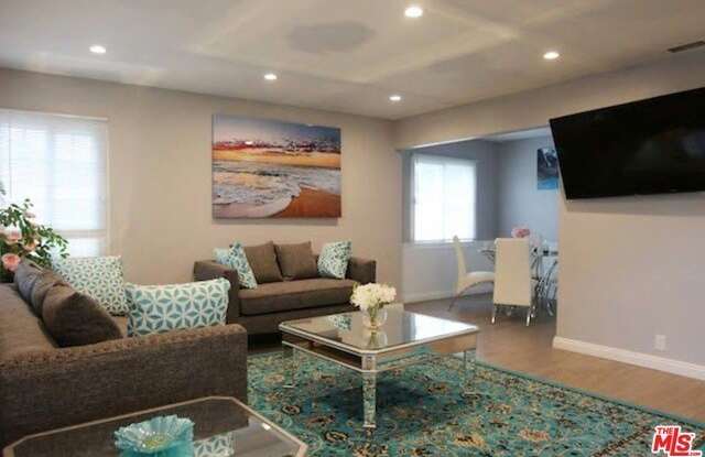 8719 YORKTOWN Ave photos photos