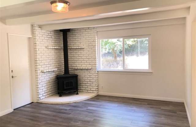 30077 Lilac Rd Gallery 4