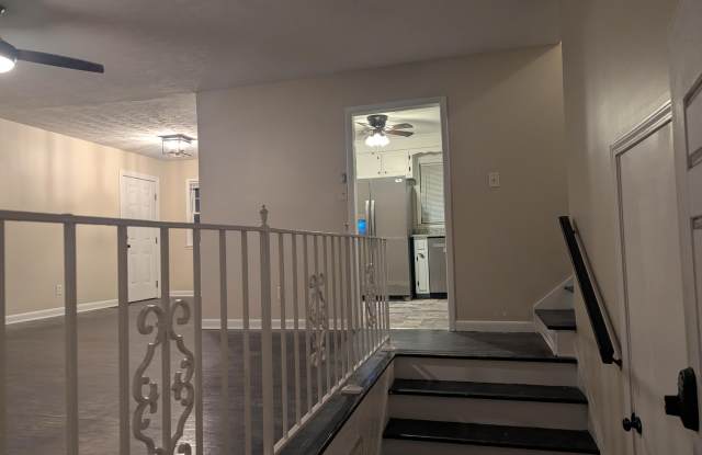 1020 Riverside Circle Gallery 2