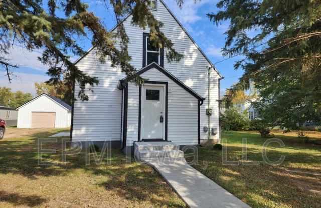 708 3rd Street NW - 708 3rd Street Northwest, Independence, IA 50644