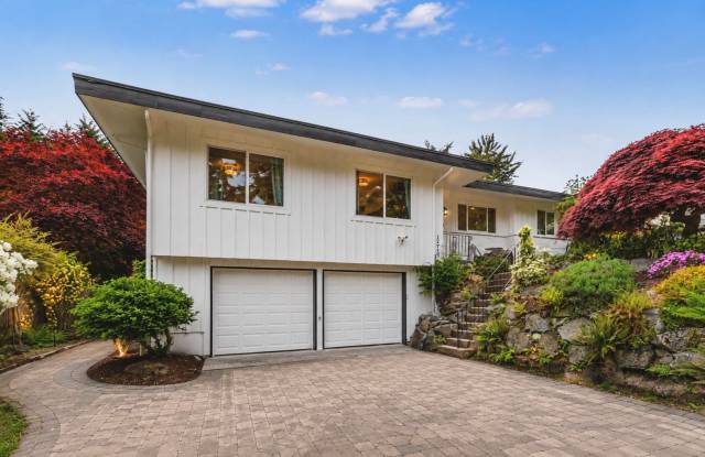 Luxury Wilburton Retreat | Updated 4BR Home with MIL Suite & Japanese Garden Near Downtown Bellevue photos photos