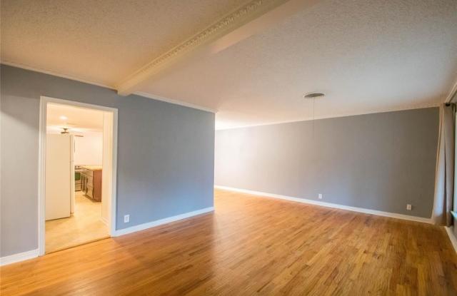 4821 Red Oak Lane Gallery 4