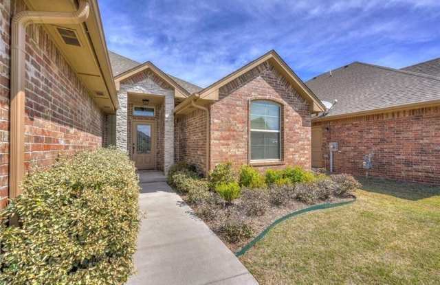 St James Park Home in Norman - Community Pool!  Available in April! photos photos
