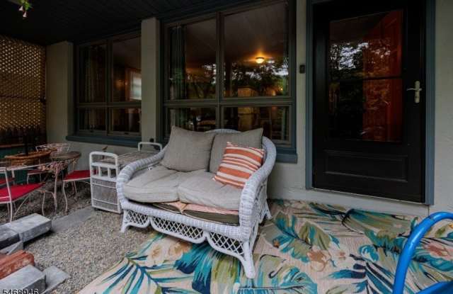 49 E Shore Dr Gallery 2