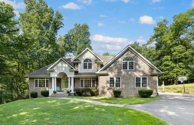 STUNNING HOME ON ACREAGE photos photos