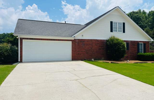 Prime Fayetteville location, 4 bed/3 full baths, close to movie studio, Senoia/PTC, lawn care included! Must see! Gallery 3
