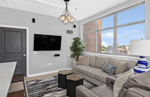 511 West Division Street - 1Unit 706 Gallery 2