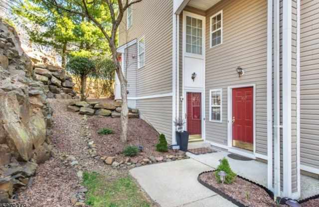 102 Lakeview Ct Gallery 2