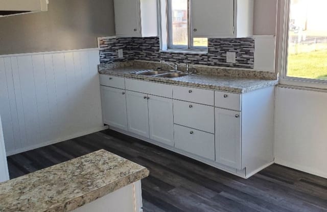 824 ROSEWOOD DR - 824 Rosewood Drive, Elyria, OH 44035