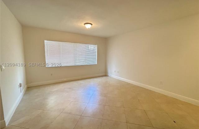 2880 Pine Tree Dr Gallery 3