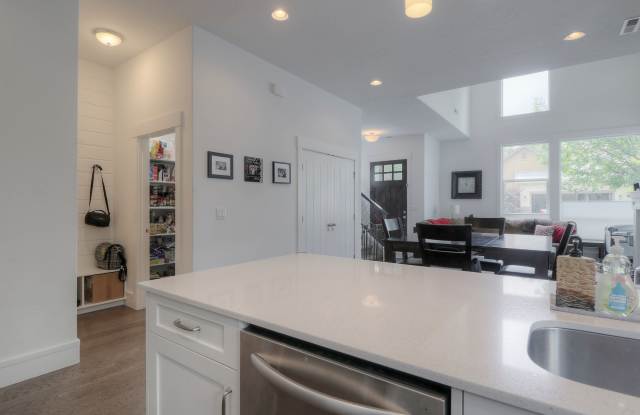 1172 E Lone Shore Gallery 3