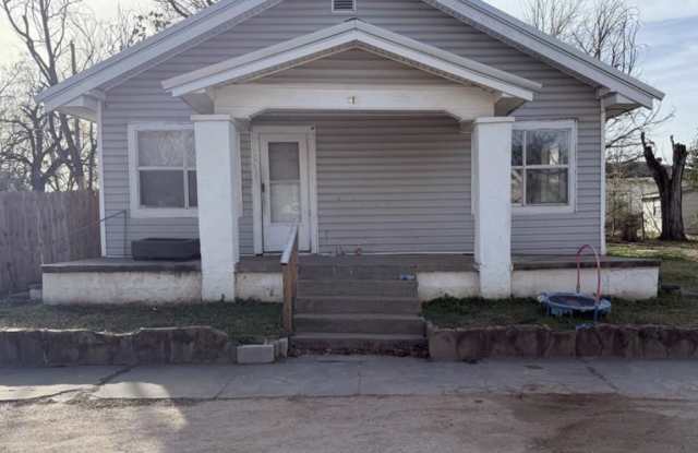 515 W 10th St photos photos