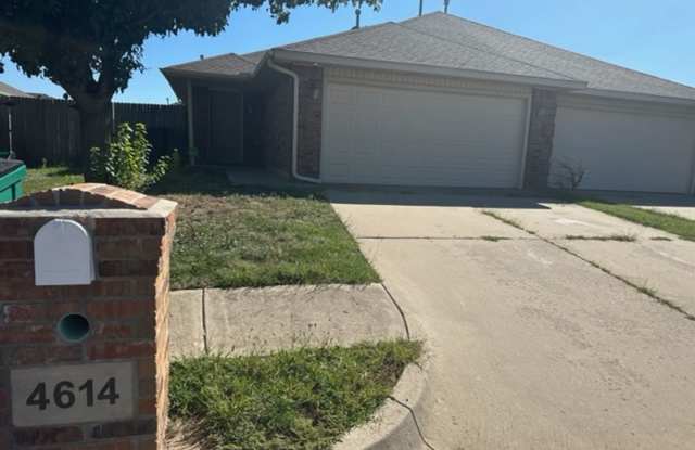 Great Duplex with Open Floor Plan - Wood Laminate Floors in Living photos photos