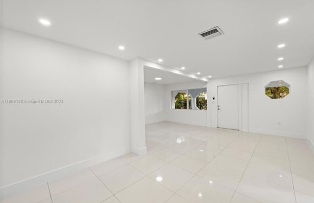 15104 N Miami Ave Gallery 4