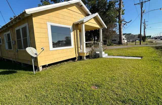 Spacious 3BR/1BA Home in Houma  - 1,000 Sq Ft Gallery 3