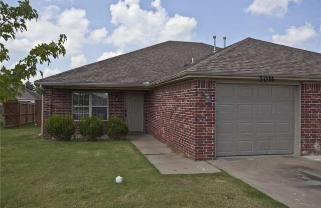 3014  S B  ST - 3014 South B Street, Rogers, AR 72758