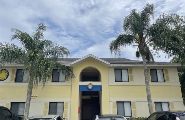 90 HIDDEN LAKE DRIVE - 90 Hidden Lake #144th Dr, Sanford, FL 32773