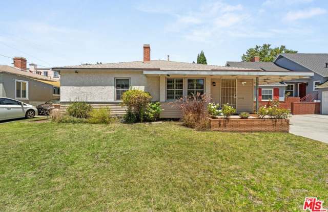 3016 Greenfield Ave photos photos