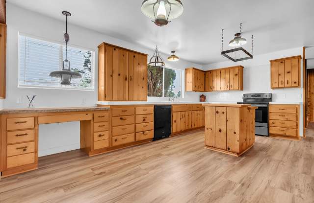 Rustic charm meets everyday comfort in the heart of Walnut! Gallery 4