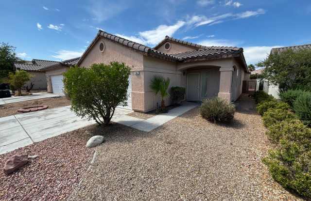 Beautiful 3Bed/2Bath Single Story Home located Silverado Ranch Area! photos photos