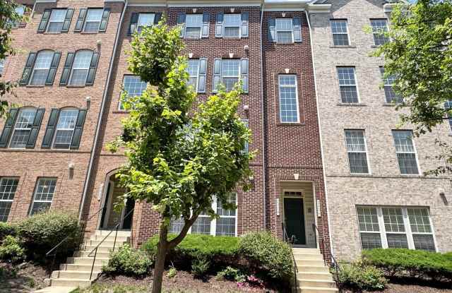 POTOMAC CLUB - SECONDS TO STONEBRIDGE - EASY REVERSE COMMUTE TO QUANTICO photos photos