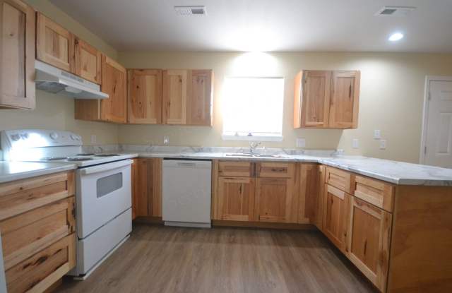 3 Bed 1.5 Bath 4- Plex photos photos