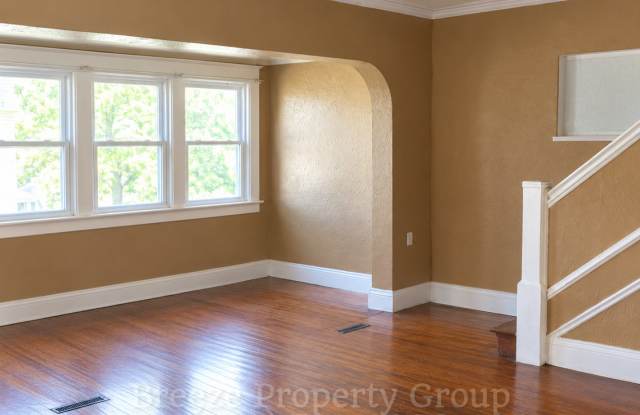 2145 Dorr St - 3beds 2bath Gallery 1