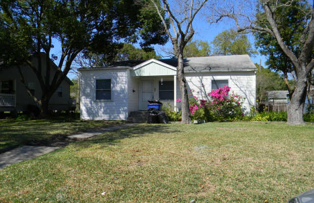 806 17th Avenue North - 806 17th Avenue North, Texas City, TX 77590