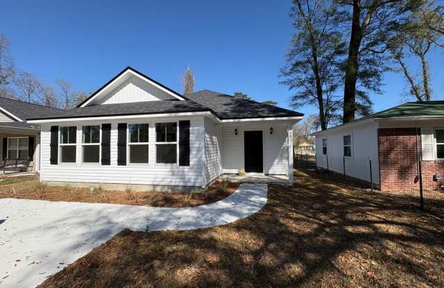 4-Bedroom Available in Wakulla Gardens - 79 West F Magers Road, Wakulla County, FL 32327