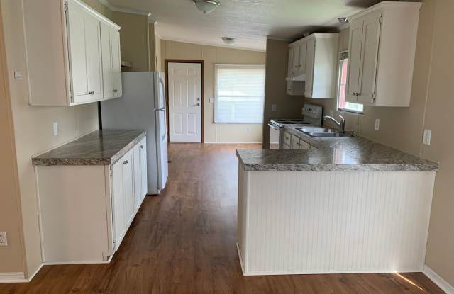 Spacious 3 Bed/2 Bath Home - Large Corner Lot - Split Floor Plan - 2 Car Carport - No Pets Gallery 3