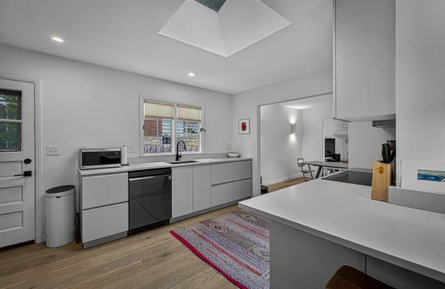 3 bedroom home in the Westwood neighborhood Gallery 3