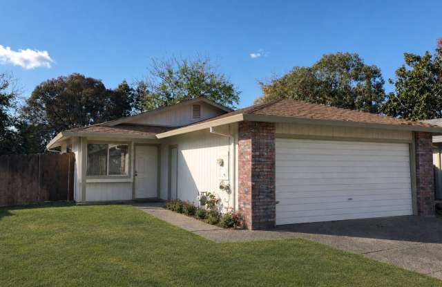 Rare find home with 2-Car Garage, Fenced Yard, with Convenient Location! Gallery 1