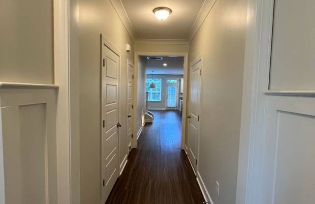 Comfortable, Convenient & Move-In Ready! Gallery 3