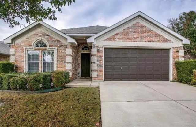 8649 LARIAT Circle - 8649 Lariat Circle, Fort Worth, TX 76244