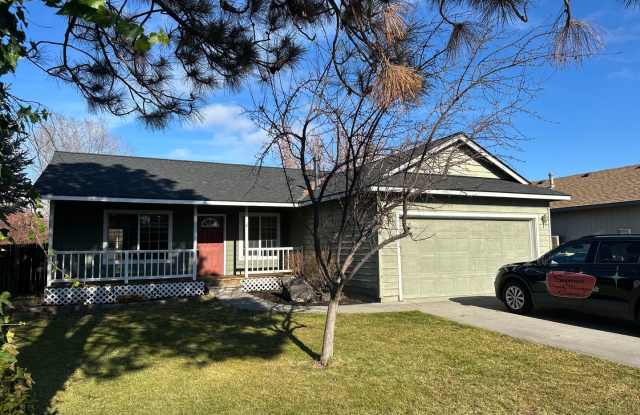 Ranch Style Home in NE Bend! Fenced in backyard! - 21356 Pelican Drive, Bend, OR 97701