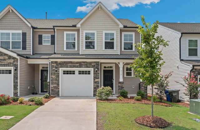 Available now! Spacious & beautiful 3 bedroom townhome! Gallery 1