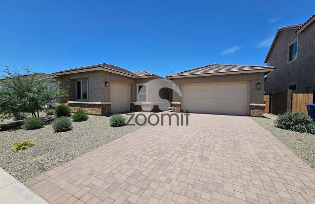 Beautiful 4 bedroom and 2.5 bathroom Gallery 1