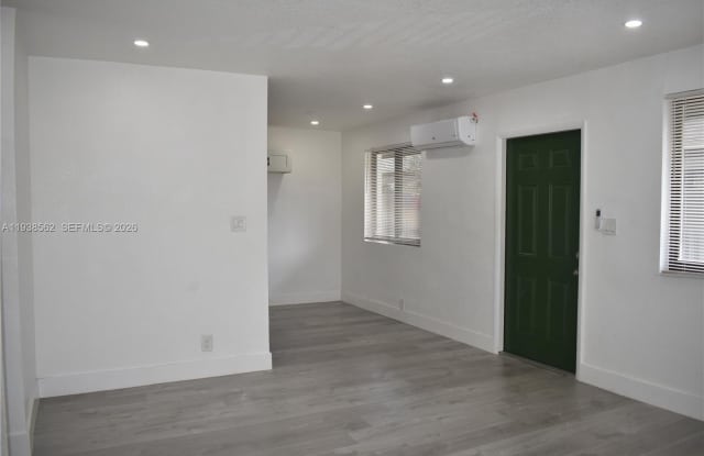 900 NW 8th Ave photos photos