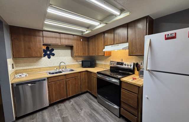 255 South Glenwood - A-upstairs Gallery 3