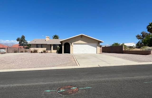 3Br 2Ba FURNISHED with Utilities-Garage, fenced Yard-McCormick Area "WINTER RENTAL" Gallery 1