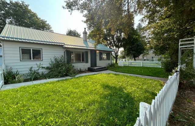 Charming 1 Bedroom, 1 Bathroom Home Gallery 4